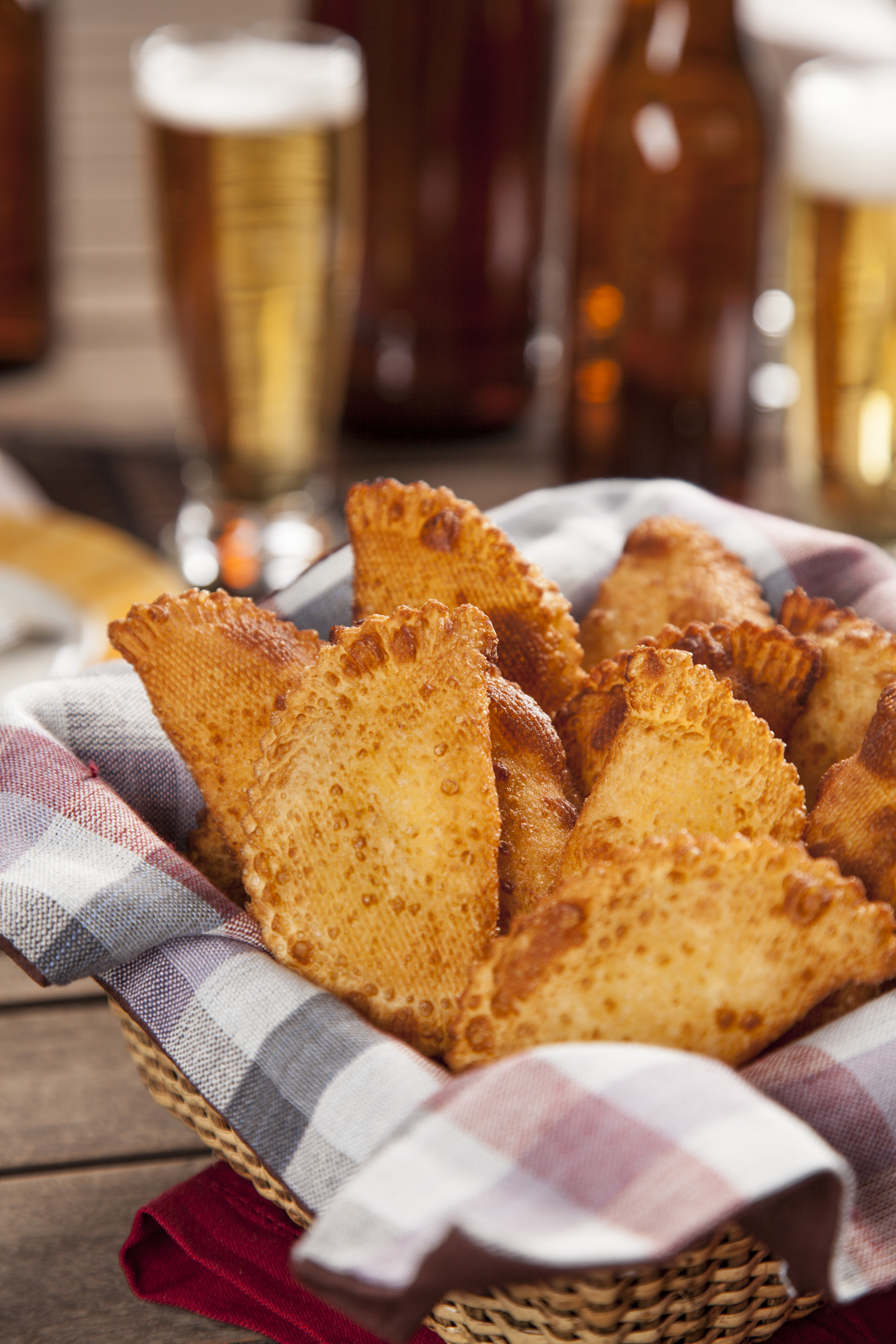 Guillermo Garat  recorre un pueblo medieval español para probar unas croquetas únicas.